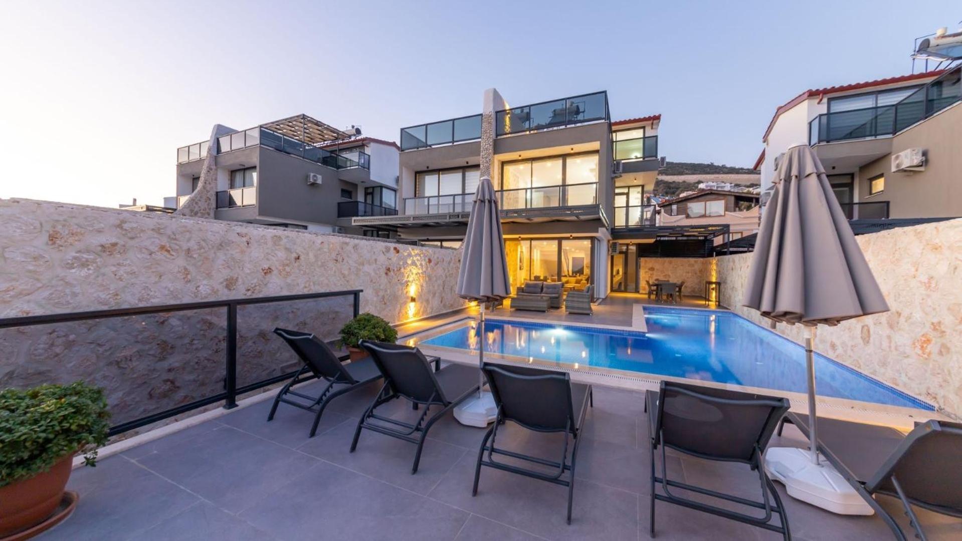 Apartment 3 Bedroom - 8916 *